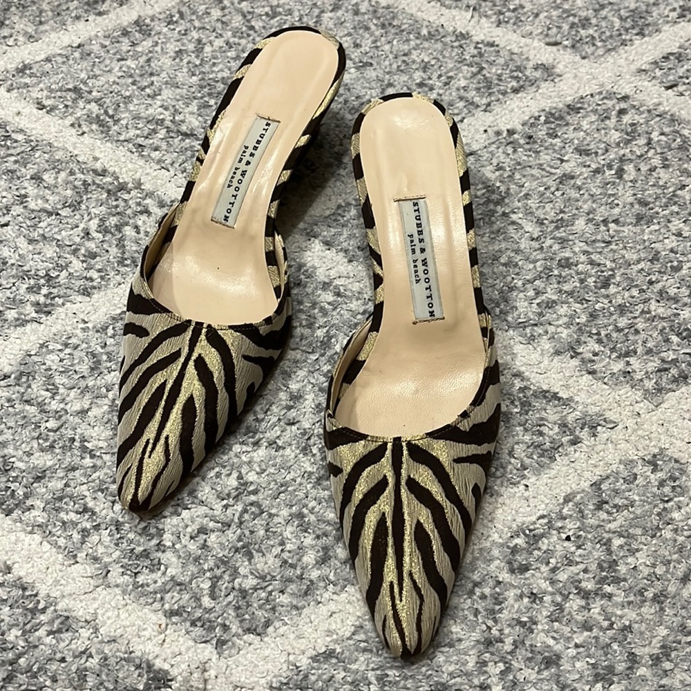 Stubbs and Wooton pointed toe animal print mule